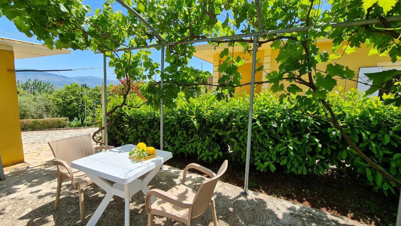 Village Home Next To The Sea Σαράντα Εξωτερικό φωτογραφία