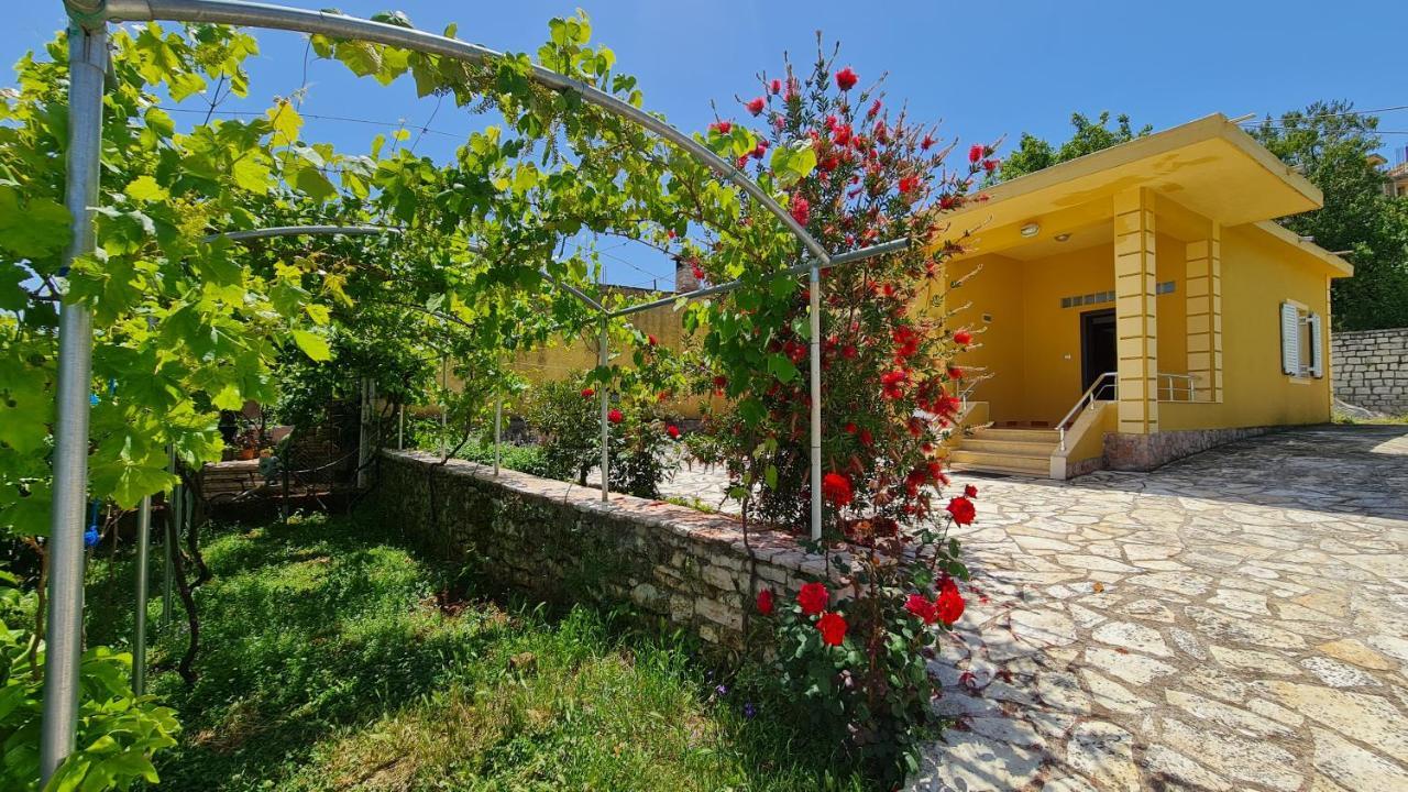 Village Home Next To The Sea Σαράντα Εξωτερικό φωτογραφία