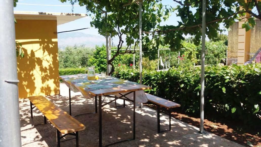Village Home Next To The Sea Σαράντα Εξωτερικό φωτογραφία
